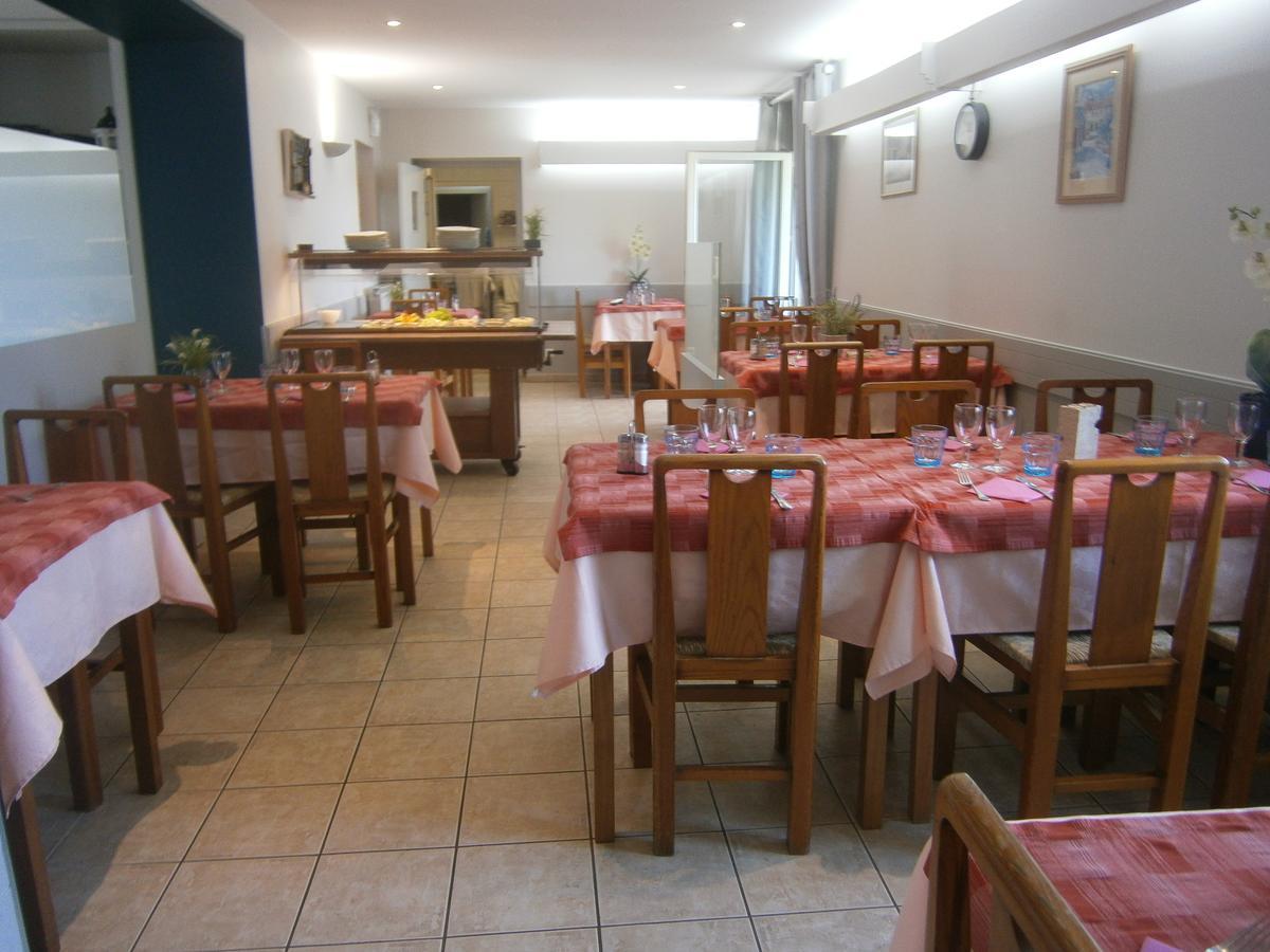 Hotel Restaurant De La Roche Les Sauvages  Exterior foto